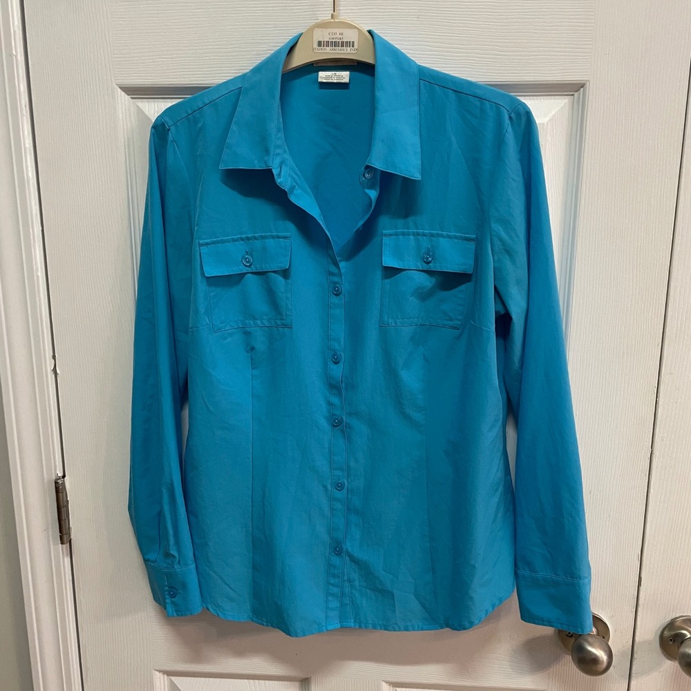 Van Heusen Womens Long Sleeve Button Down Shirt Top w/ Pockets -‎ Blue Large